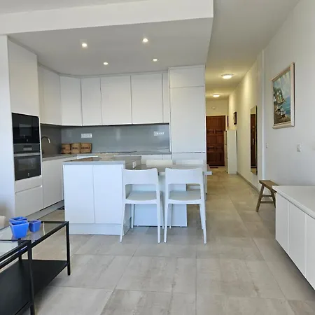 Apartment Mit Poolsicht *