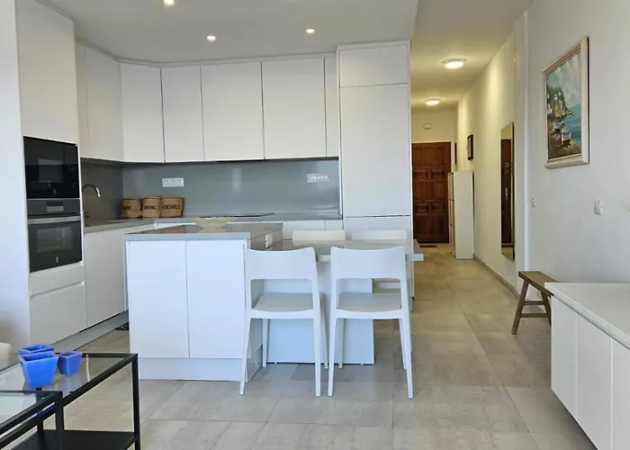 Apartment Mit Poolsicht *