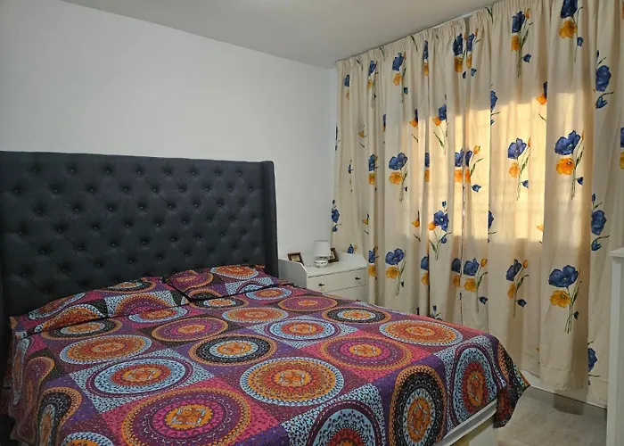 Apartment Mit Poolsicht