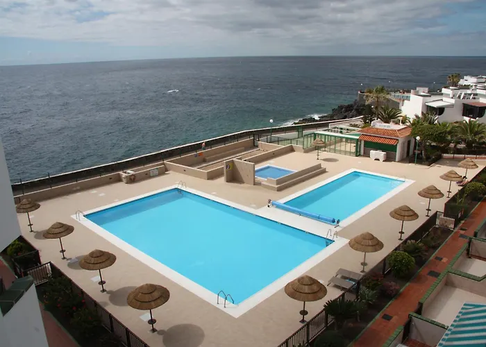 Apartment Mit Poolsicht