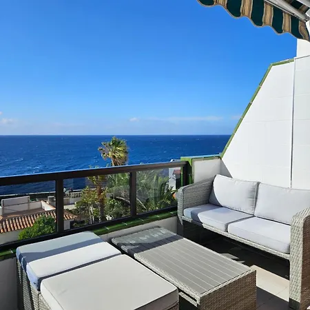 Apartment Mit Poolsicht