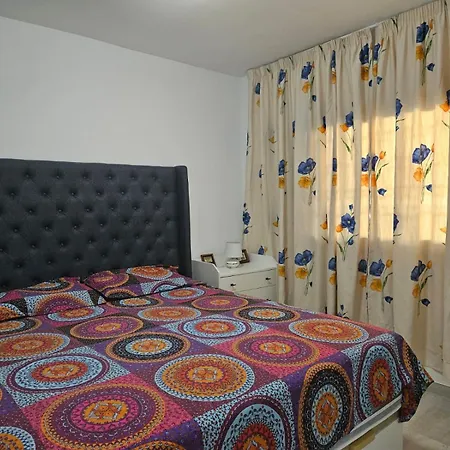 Apartment Mit Poolsicht